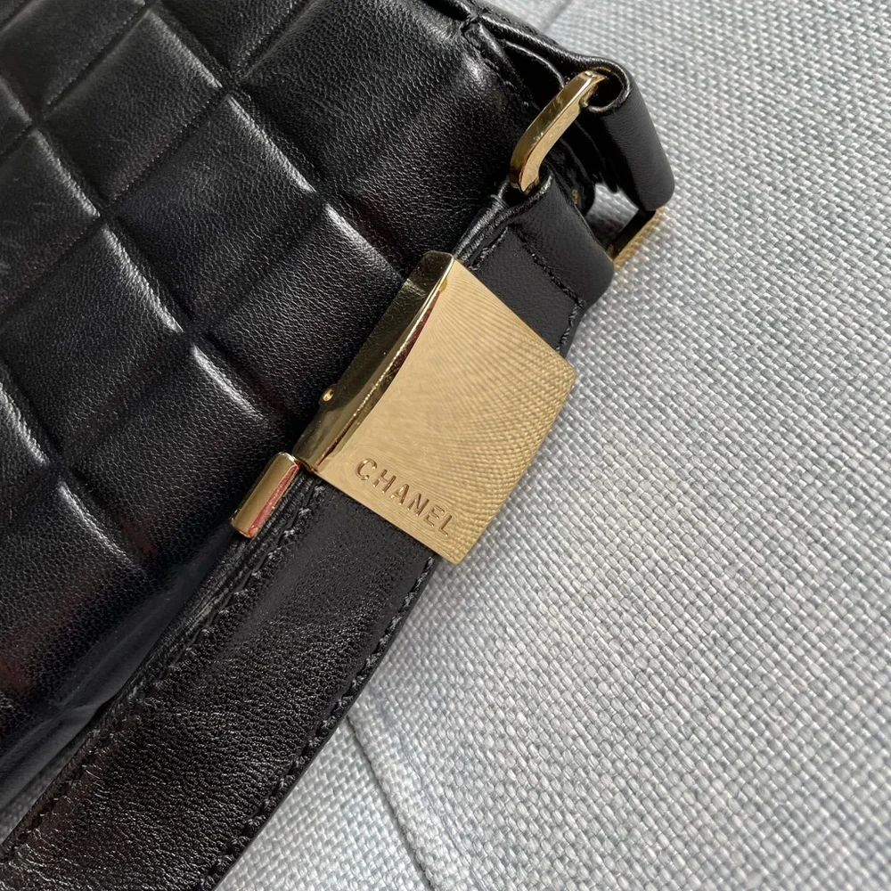 Chanel Vintage Chocolat Black Leather Shoulder Bag - Picture 8 of 8